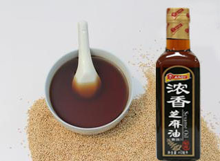 跟隨時代發(fā)展，不做落伍的芝麻油灌裝機