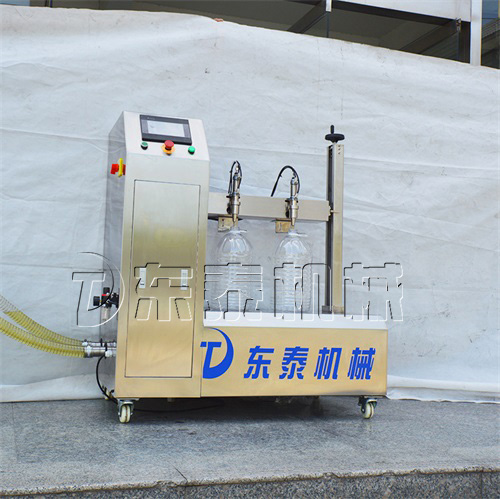 如何清洗小型食用油灌裝機(jī)？東泰告訴你